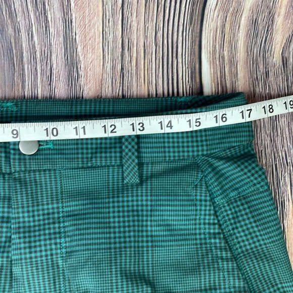 Lululemon Athletica Kahuna Chino Shorts - Picture 5 of 10